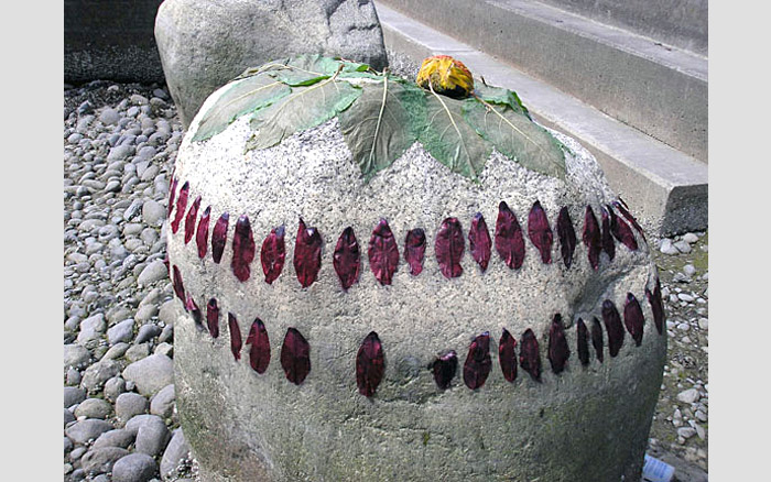 Rivers & Ties (The rocks in False Creek) | Ring of tulip petals,2007